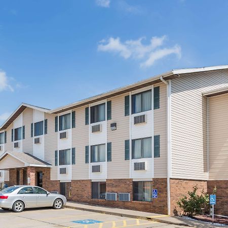 Super 8 By Wyndham Manhattan Ks Εξωτερικό φωτογραφία