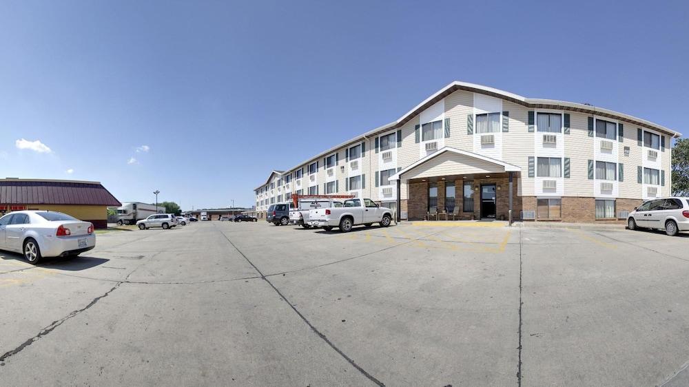 Super 8 By Wyndham Manhattan Ks Εξωτερικό φωτογραφία