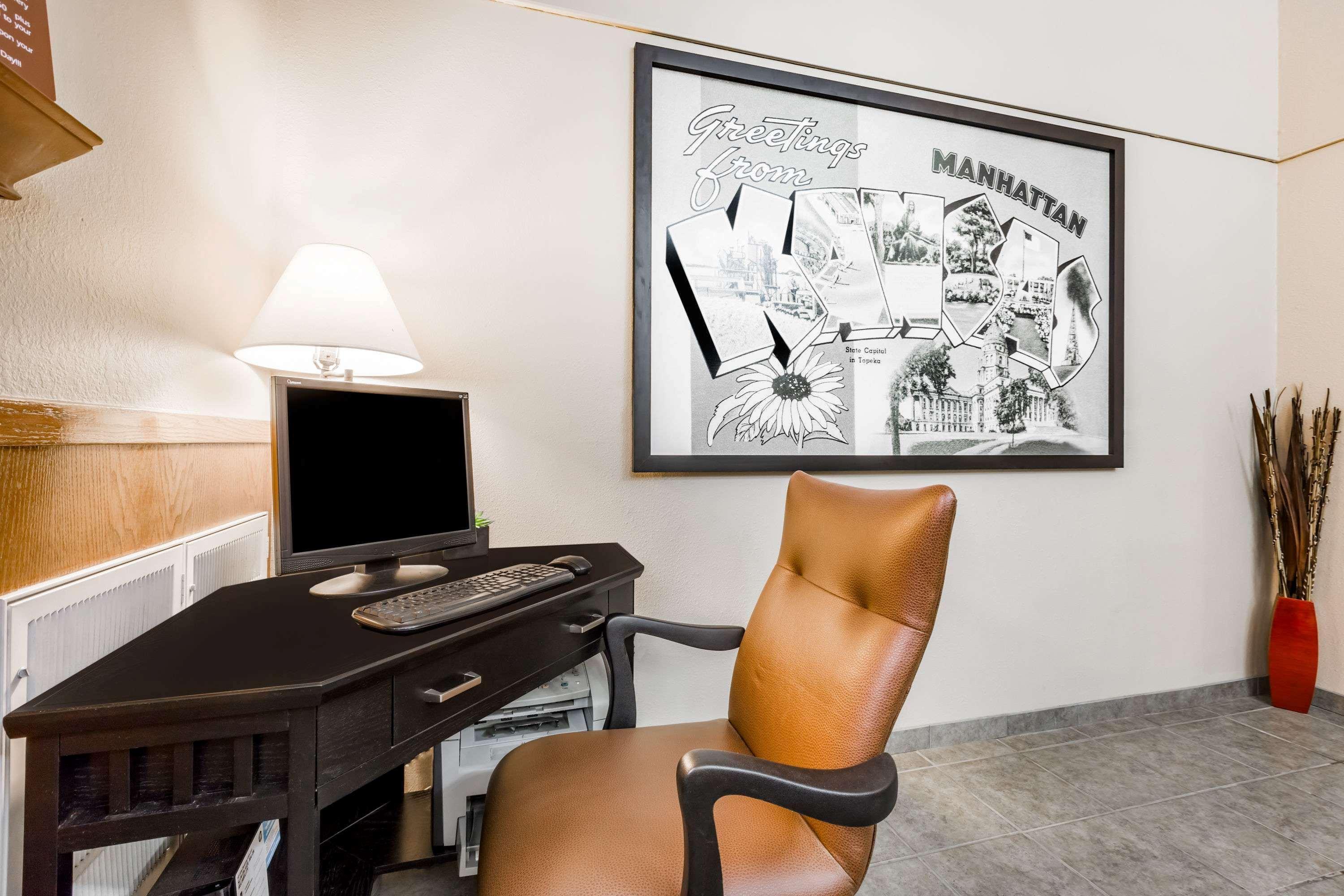 Super 8 By Wyndham Manhattan Ks Εξωτερικό φωτογραφία