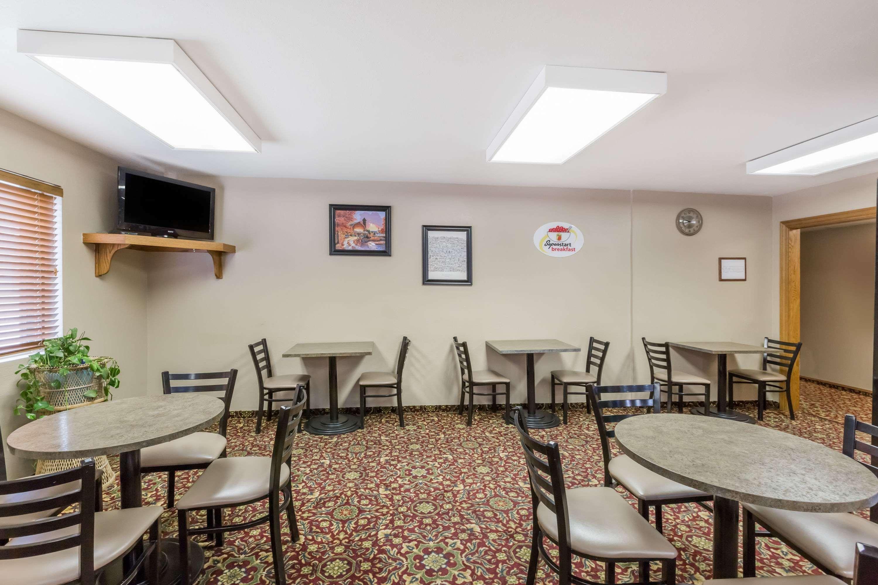 Super 8 By Wyndham Manhattan Ks Εξωτερικό φωτογραφία