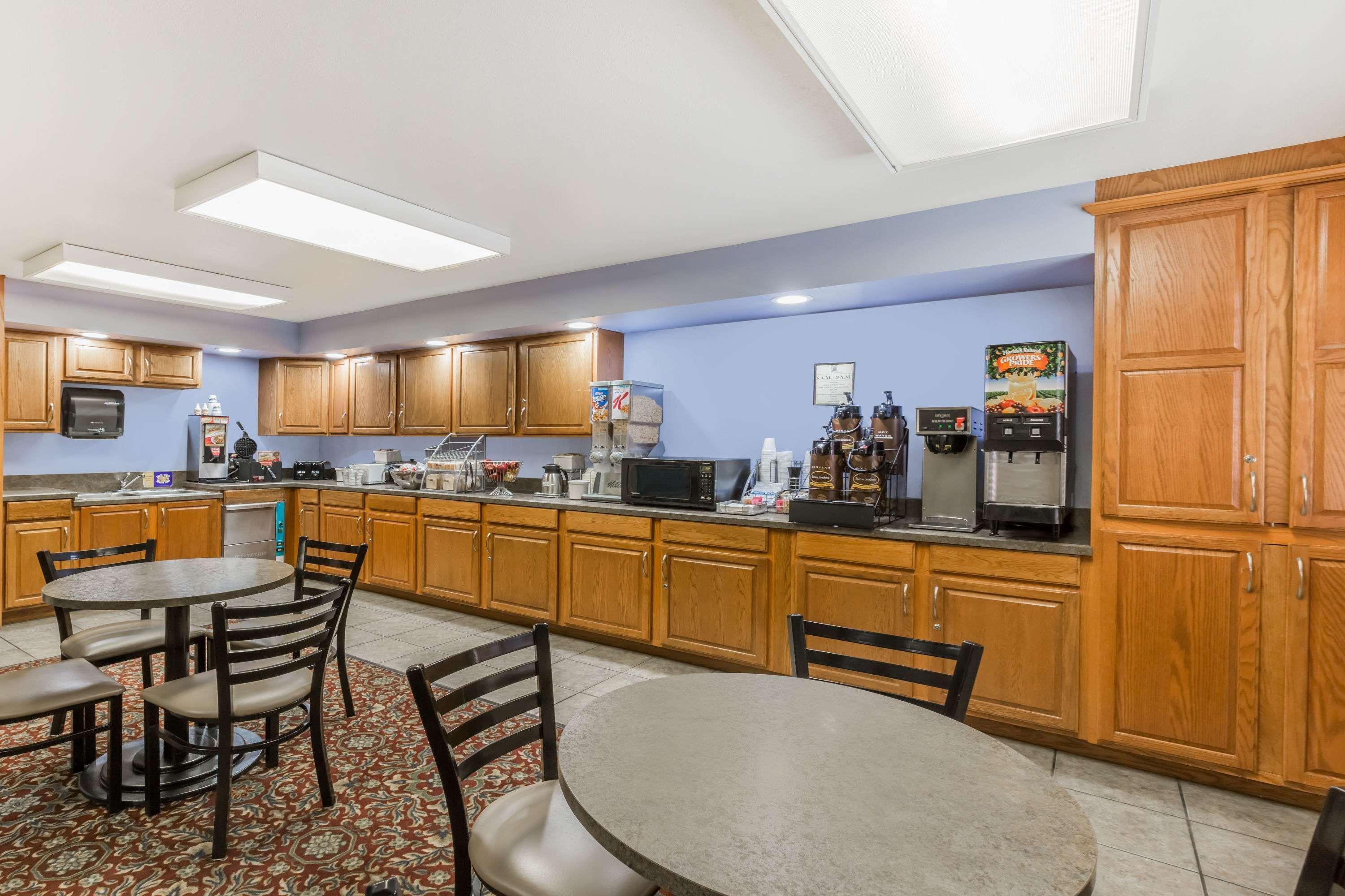 Super 8 By Wyndham Manhattan Ks Εξωτερικό φωτογραφία