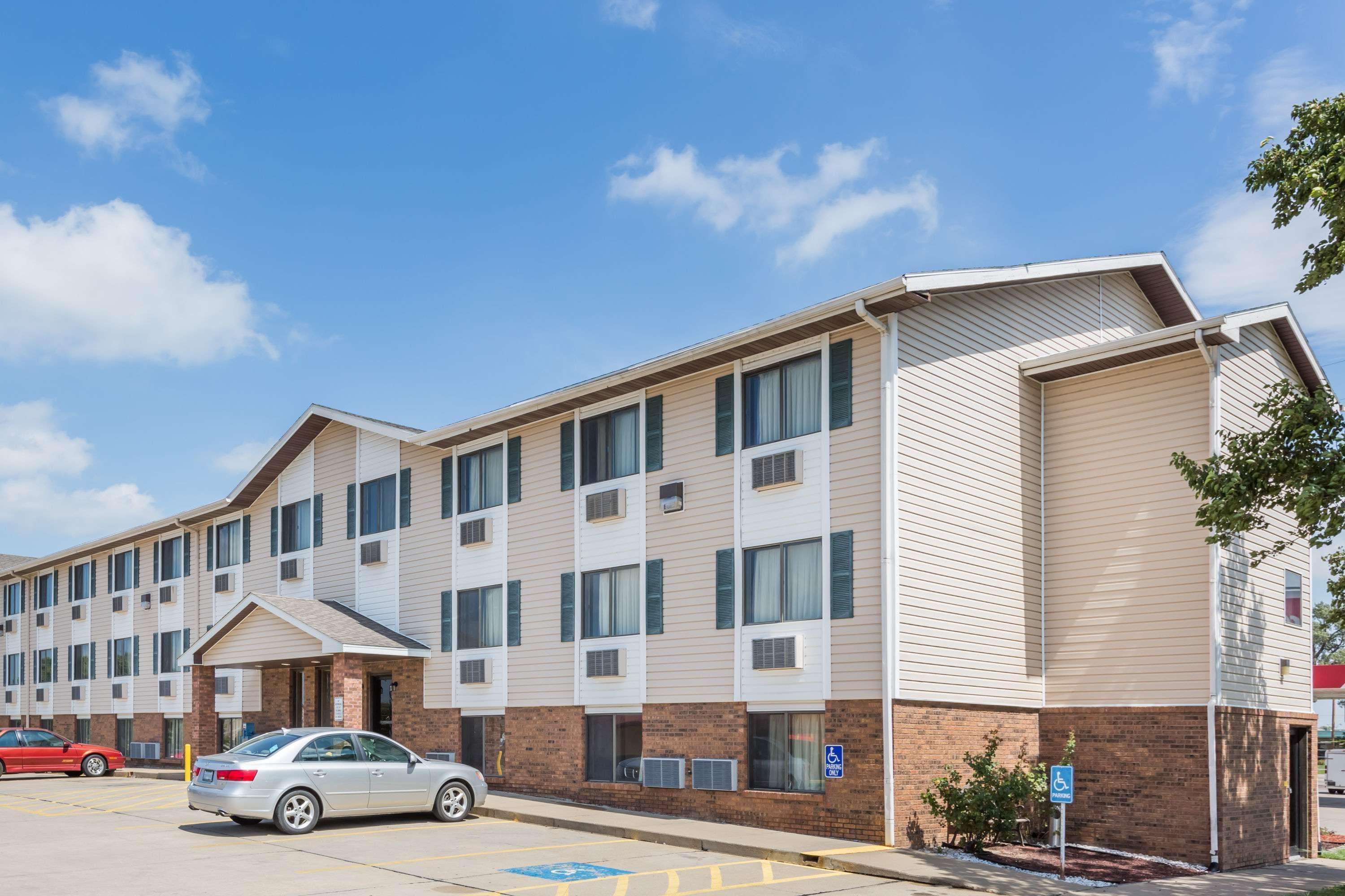 Super 8 By Wyndham Manhattan Ks Εξωτερικό φωτογραφία