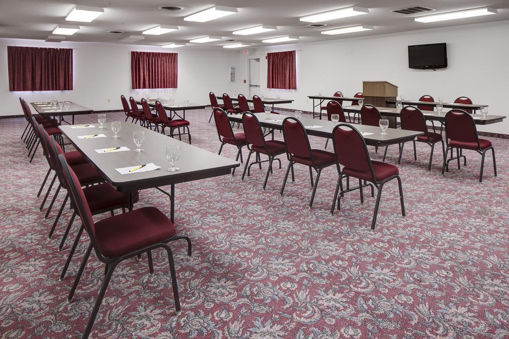 Super 8 By Wyndham Manhattan Ks Εξωτερικό φωτογραφία