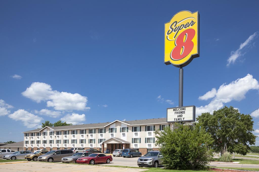 Super 8 By Wyndham Manhattan Ks Εξωτερικό φωτογραφία