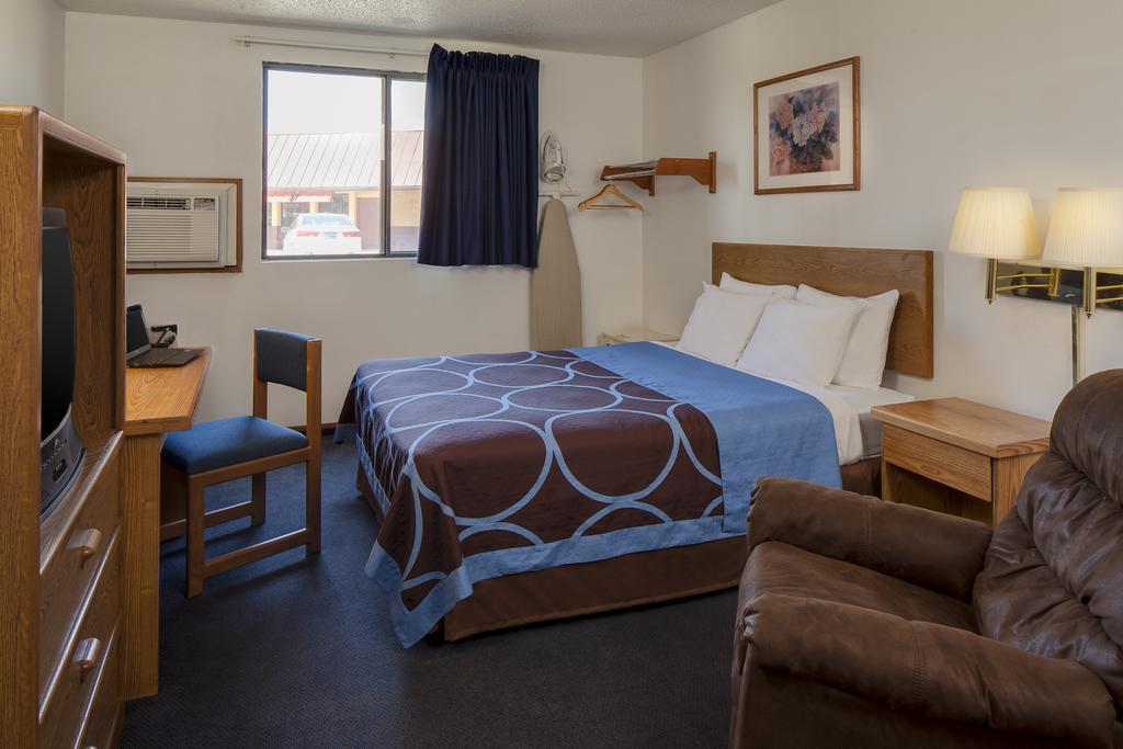 Super 8 By Wyndham Manhattan Ks Εξωτερικό φωτογραφία