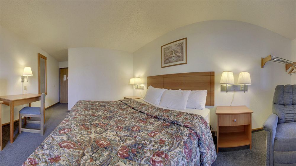 Super 8 By Wyndham Manhattan Ks Εξωτερικό φωτογραφία