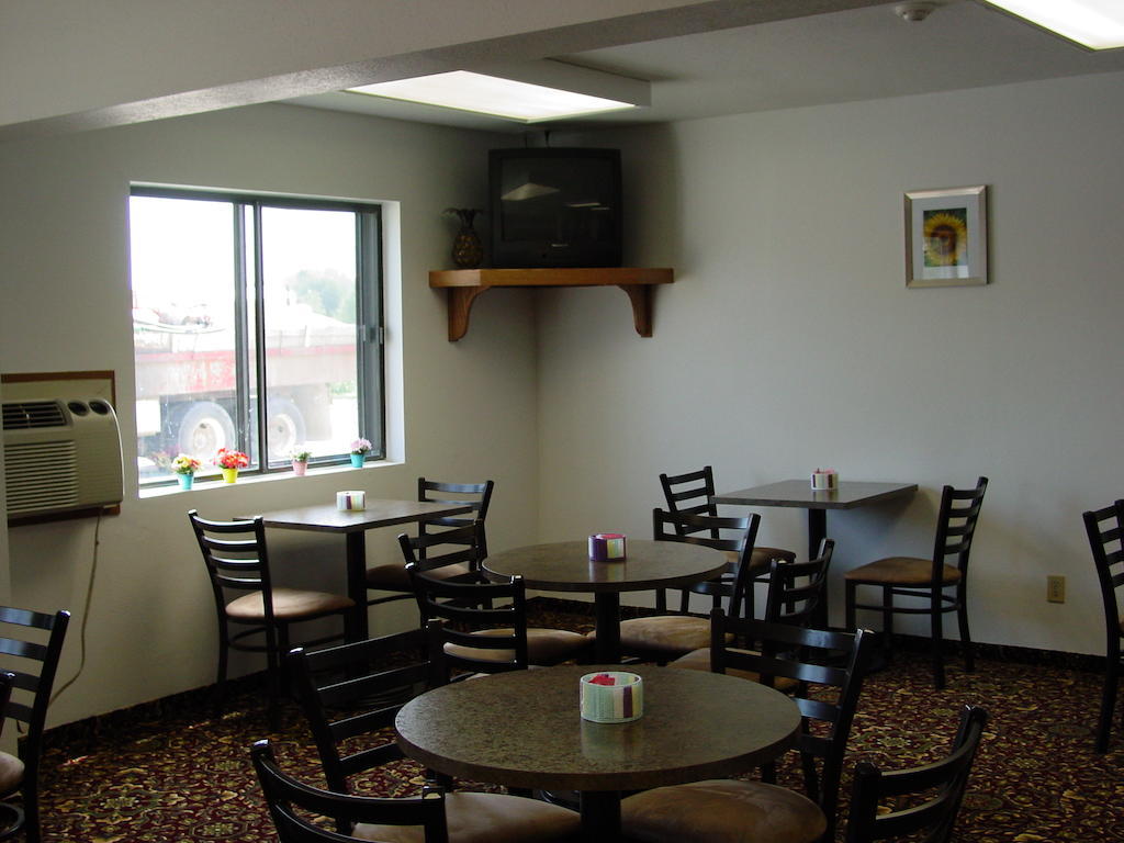 Super 8 By Wyndham Manhattan Ks Εξωτερικό φωτογραφία