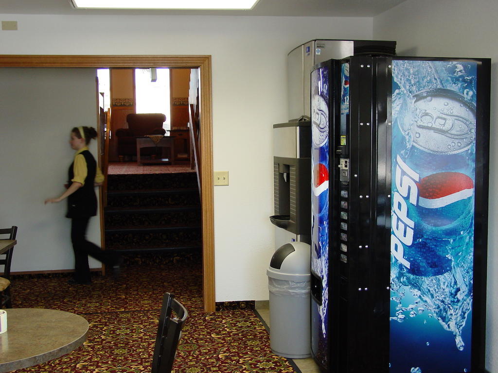 Super 8 By Wyndham Manhattan Ks Εξωτερικό φωτογραφία