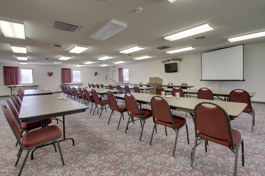 Super 8 By Wyndham Manhattan Ks Εξωτερικό φωτογραφία